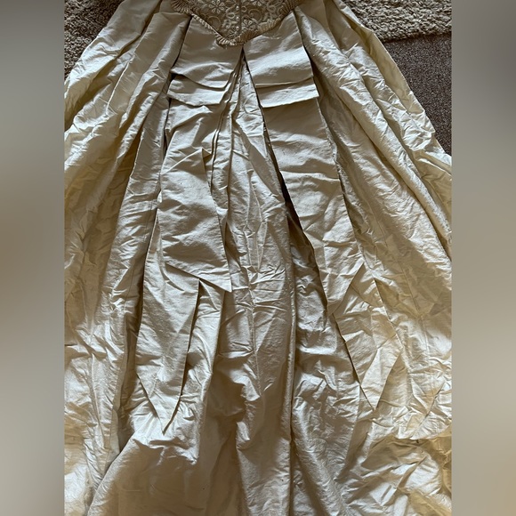Vintage Gold Wedding Gown - Picture 6 of 10